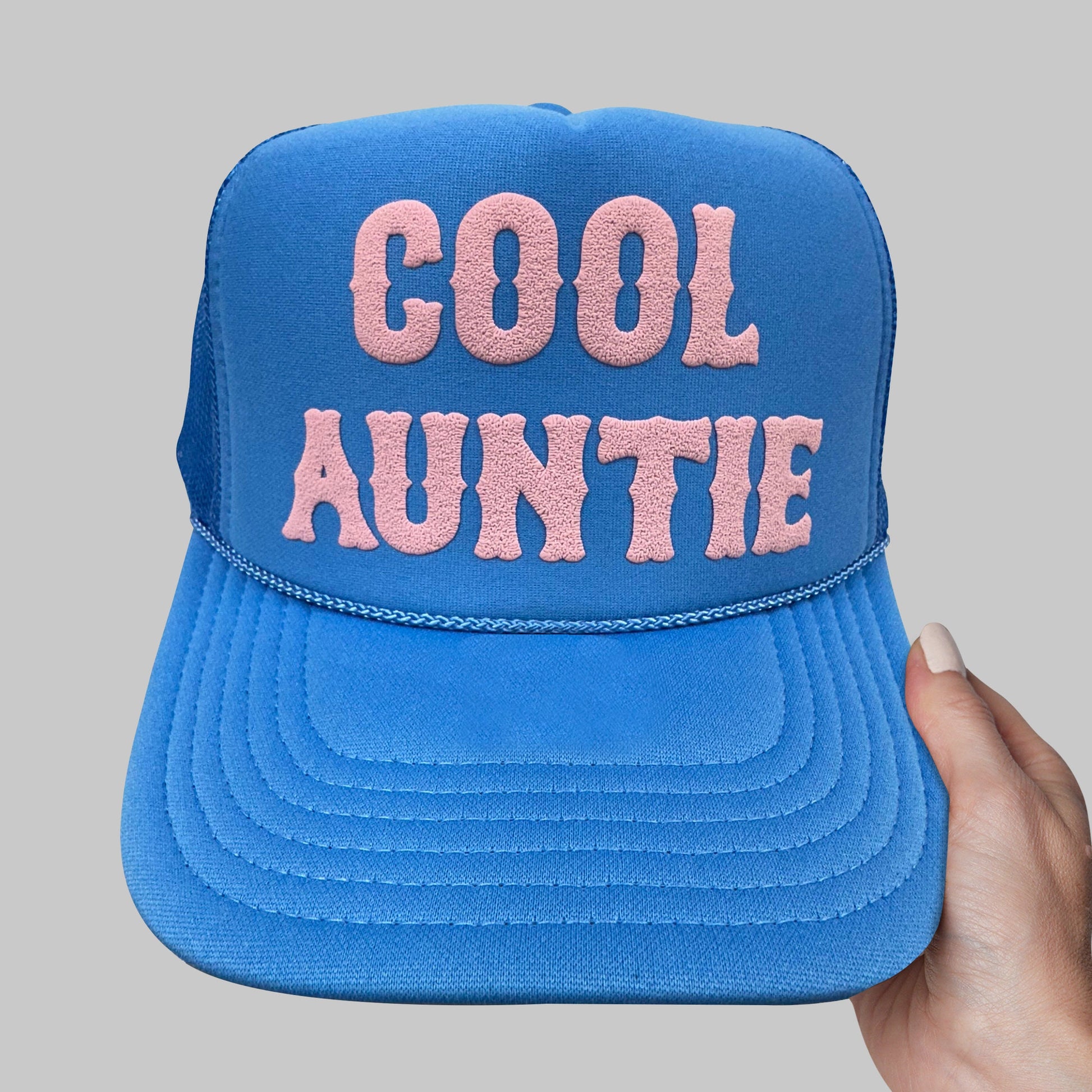 a blue hat with the words cool auntie printed on it